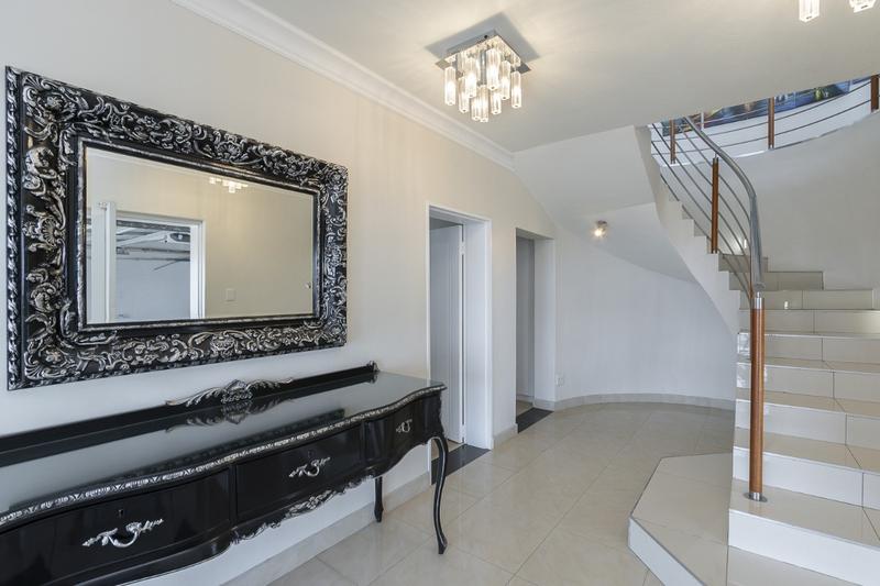 9 Bedroom Property for Sale in Gordon Heights Western Cape